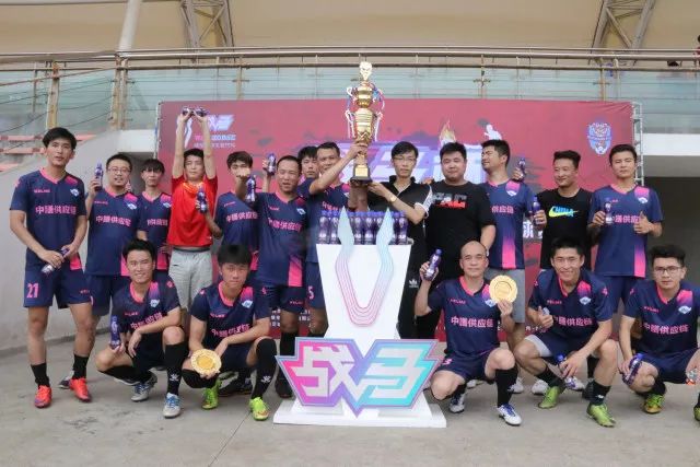 詹姆斯加盟76人，签约两年800万美元，担任全新组织者角色